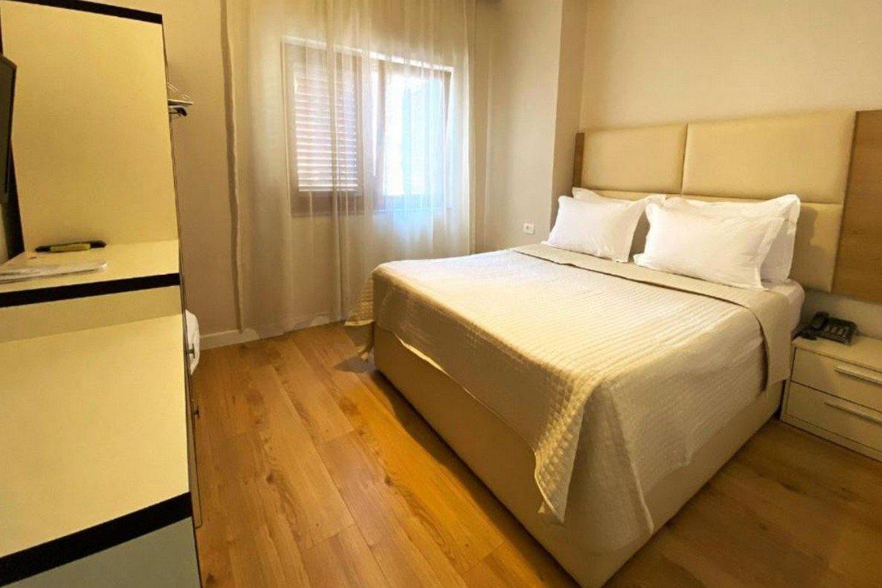 Hotel Vila E Arte City Center Tirana Exterior photo