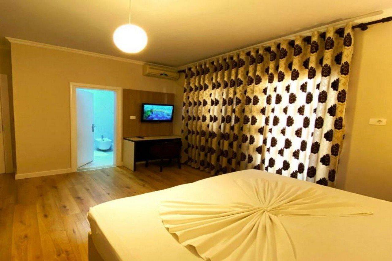 Hotel Vila E Arte City Center Tirana Exterior photo