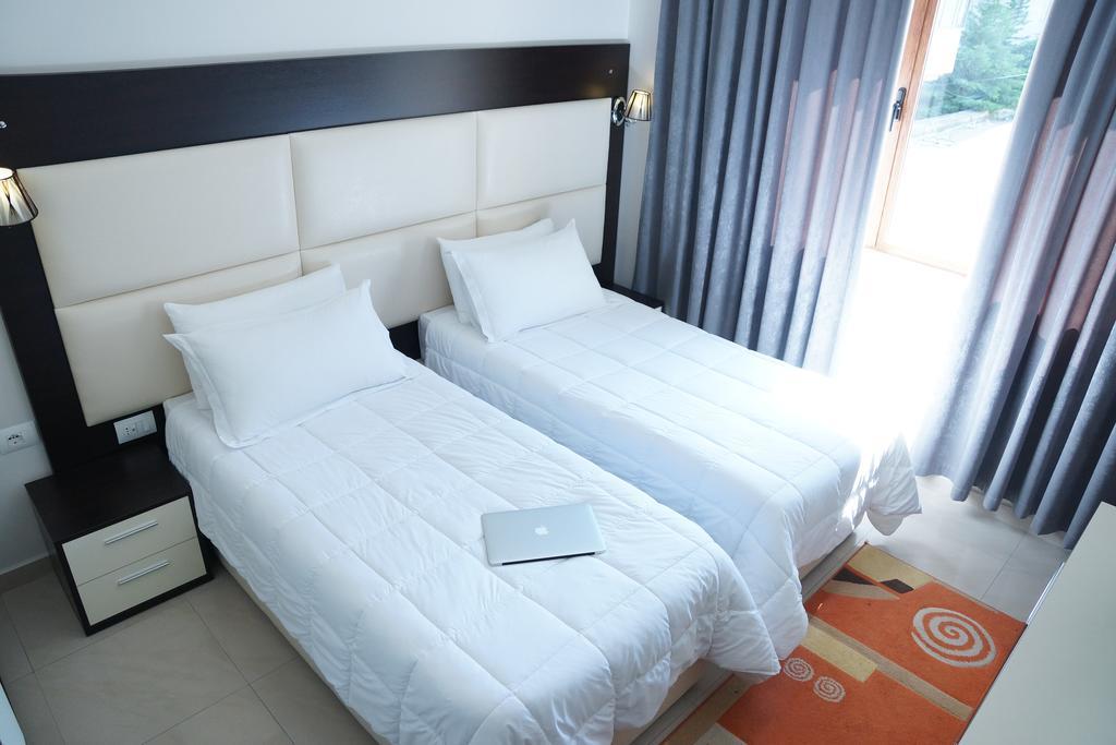 Hotel Vila E Arte City Center Tirana Room photo
