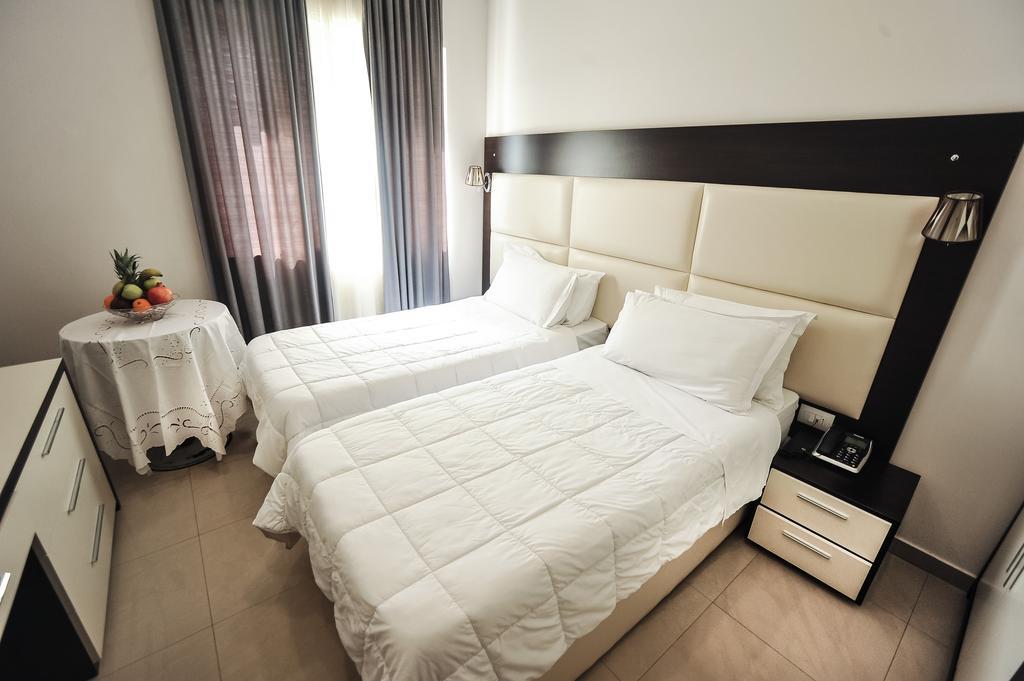 Hotel Vila E Arte City Center Tirana Exterior photo