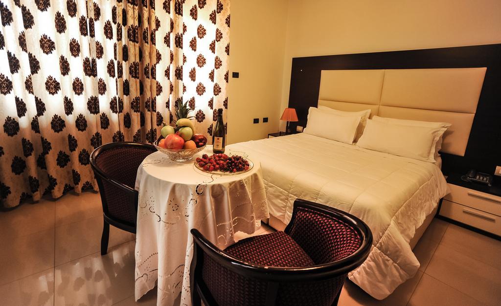 Hotel Vila E Arte City Center Tirana Exterior photo