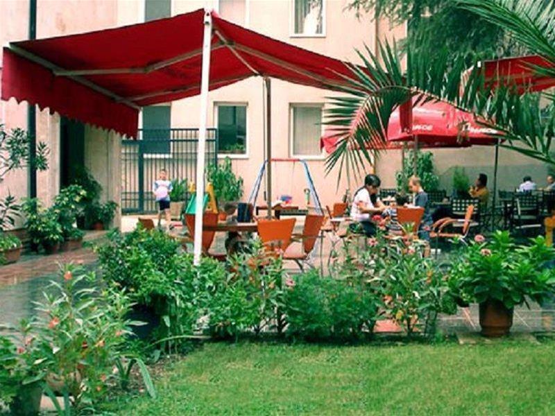 Hotel Vila E Arte City Center Tirana Exterior photo