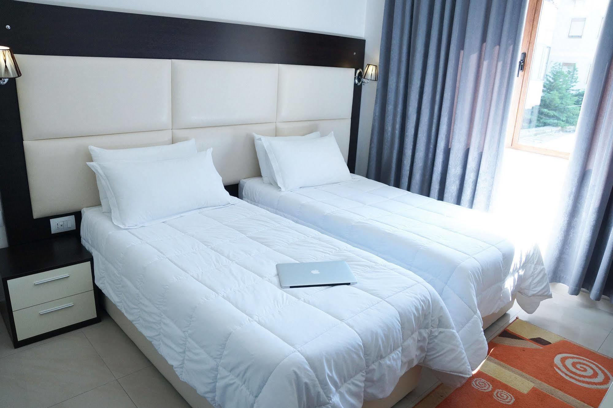 Hotel Vila E Arte City Center Tirana Exterior photo