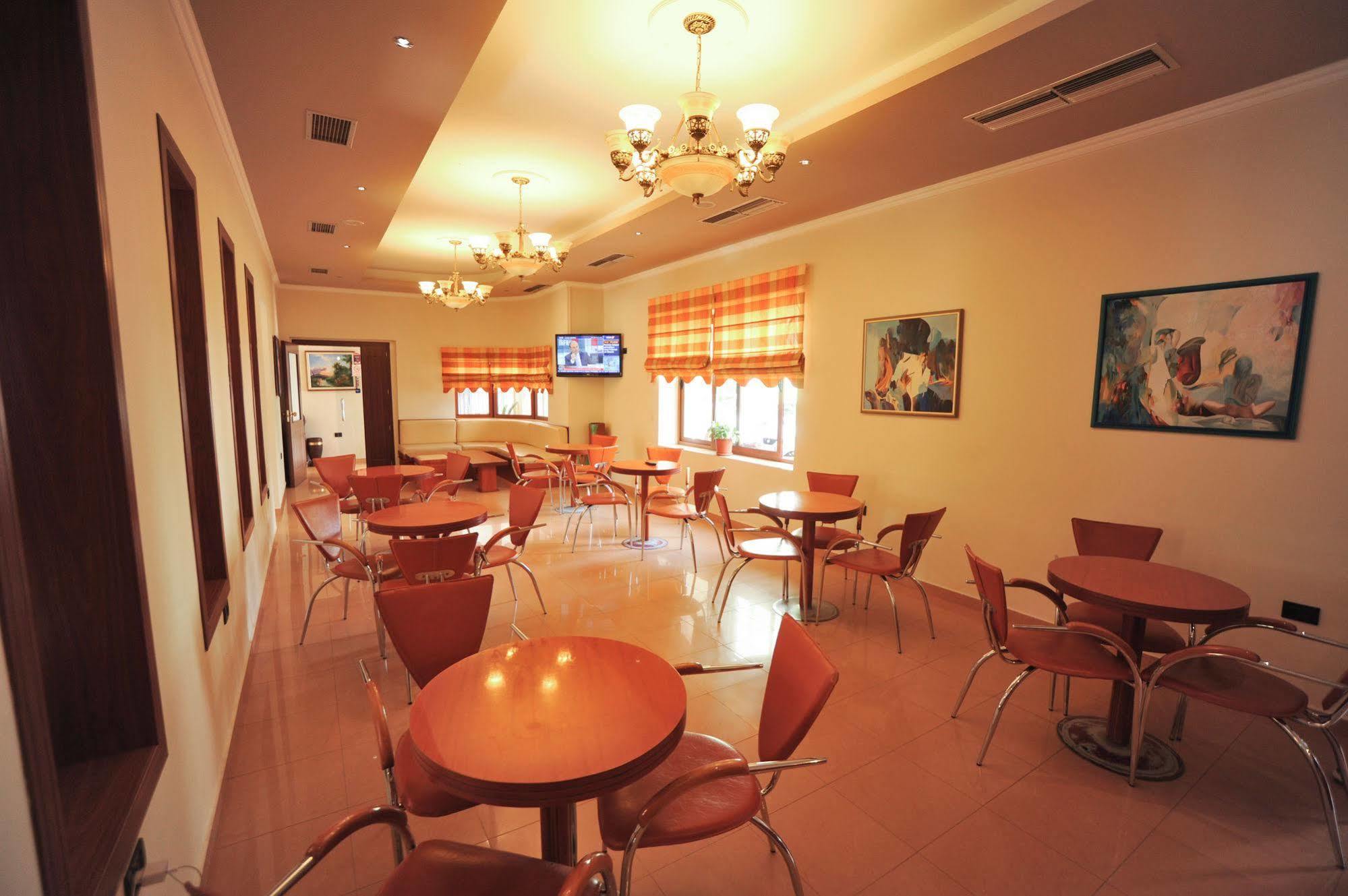 Hotel Vila E Arte City Center Tirana Exterior photo